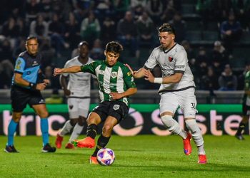 Colón no pudo detener su caída y se volvió derrotado de Banfield