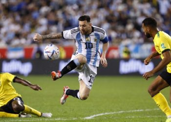 Con un gran doblete de Messi, Argentina goleó a Jamaica