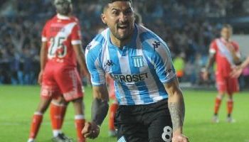 Racing, con esfuerzo y fortuna, logró vencer a Argentinos Juniors en la LPF