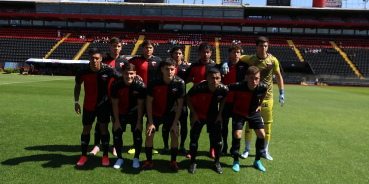 Gran triunfo de los pibes de Colón en Reserva