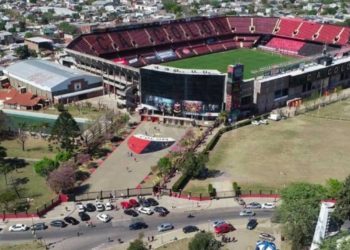 Colón emitió un anuncio para los socios abonados al estacionamiento