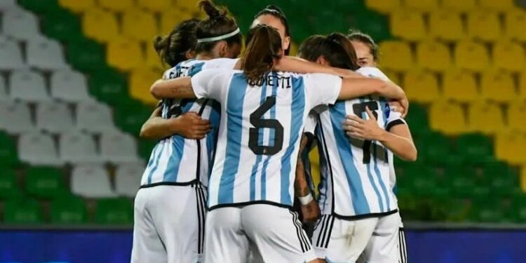 La Selección Femenina de Fútbol subió dos puesto en el ranking mundial