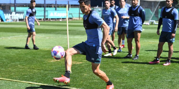 Sin Cardona, están los convocados por Gago para enfrentar a Colón