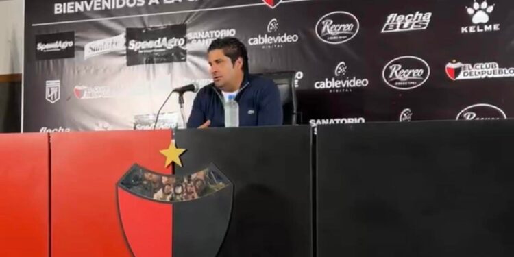 Video: el momento en que se corta la luz mientras Saralegui daba la conferencia de prensa