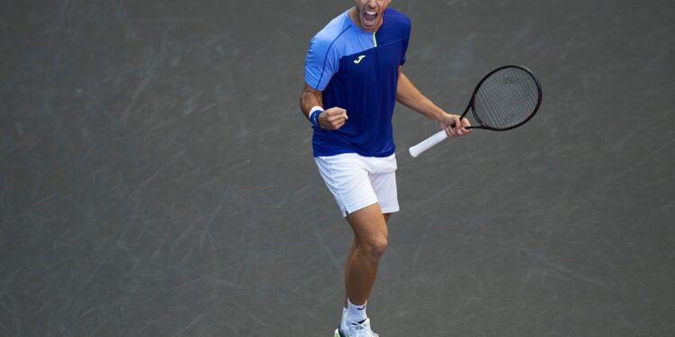 Francisco Cerúndolo avanzó a los cuartos de final del ATP de Gijón