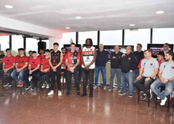 Colón presentó el plantel que jugará la Liga Argentina 