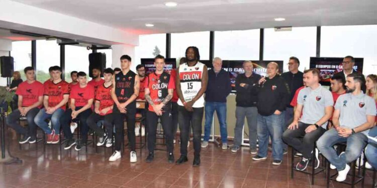 Colón presentó el plantel que jugará la Liga Argentina 