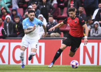 Colón perdió frente a Racing en Santa Fe