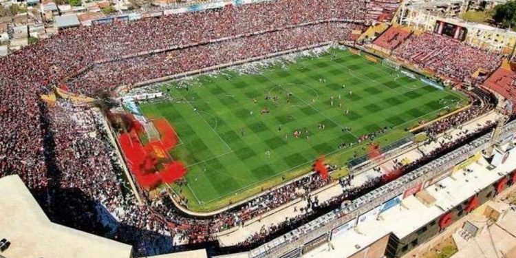 Colón vuelve a jugar de local con su gente en las tribunas