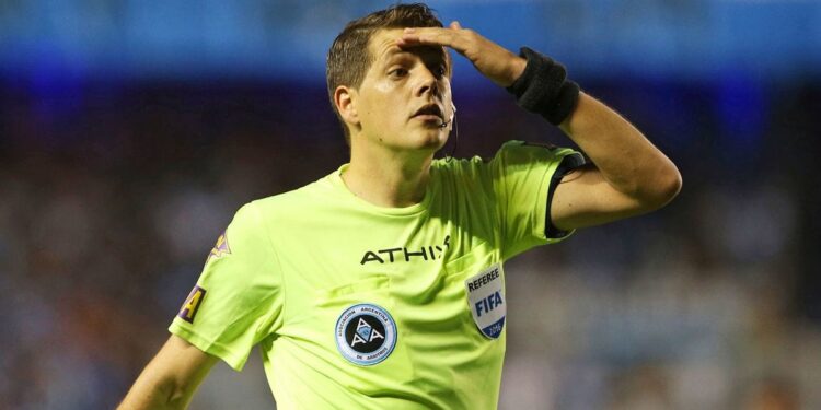 Terna arbitral definida para el partido de Colón con Racing