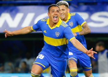 Boca le ganó a Vélez y es único puntero