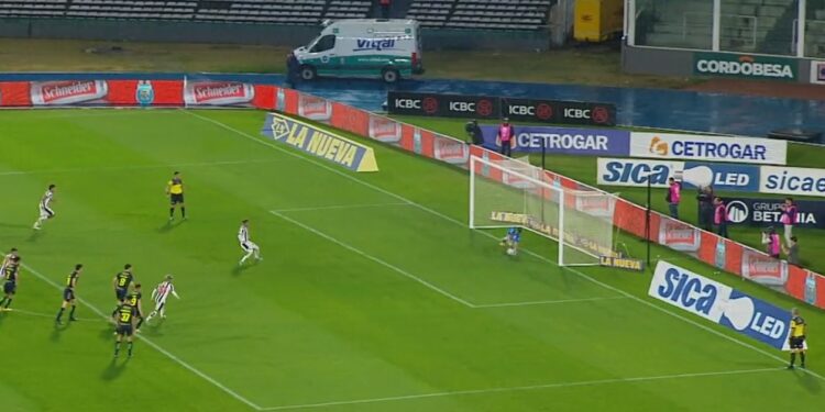 Moyano emuló lo hecho hace ocho meses: otro penal atajado sobre la hora en Córdoba