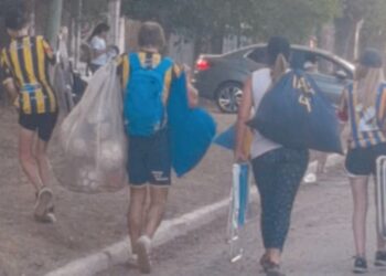 Presidente, jugador ¿Y también utilero?: la foto del Polaco Bastía que se hizo viral