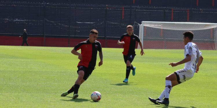 Reserva: Platense se llevó todo de Santa Fe en tiempo de descuento