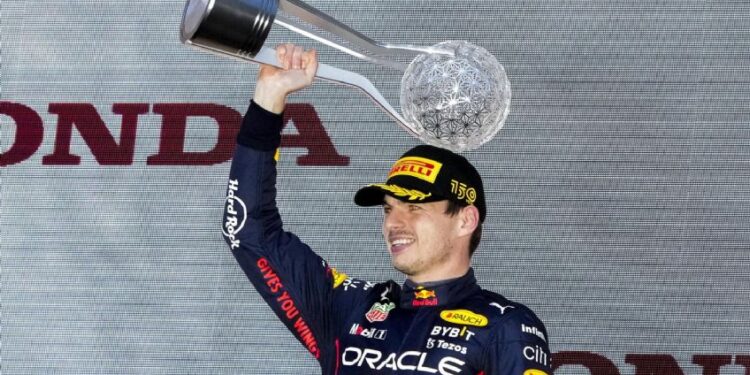 Verstappen logró una victoria aplastante y se consagró bicampeón de la F1
