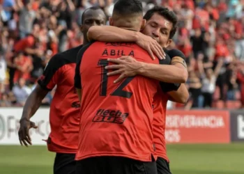 Colón perdió frente a Racing en Santa Fe