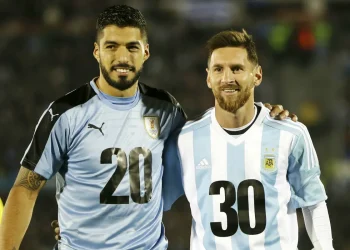 El Gobierno oficializó una asociación para postularse como sede del Mundial 2030 ante la FIFA