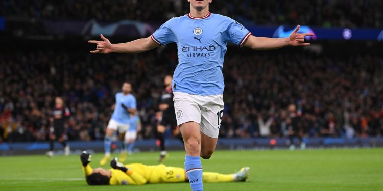 Gol y dos asistencias de Julián Álvarez en el triunfo del City por Champions
