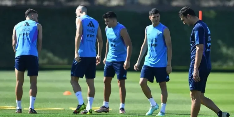 Argentina volvió a entrenarse tras el doloroso debut: Scaloni analiza variantes