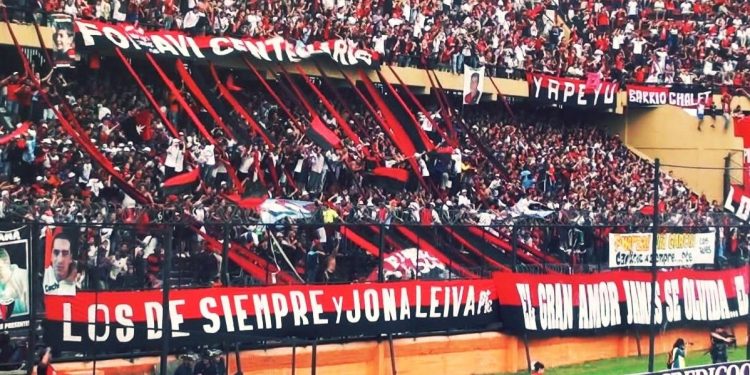 Barras en Colón: Leiva pide que el club lo ponga en blanco