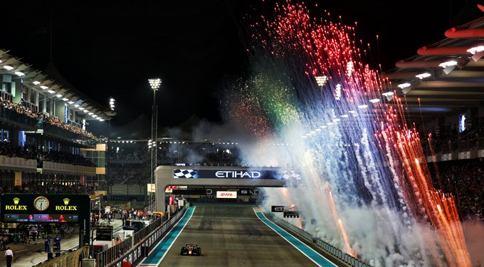 Verstappen se quedó con el GP de Abu Dhabi en el cierre de la Fórmula 1