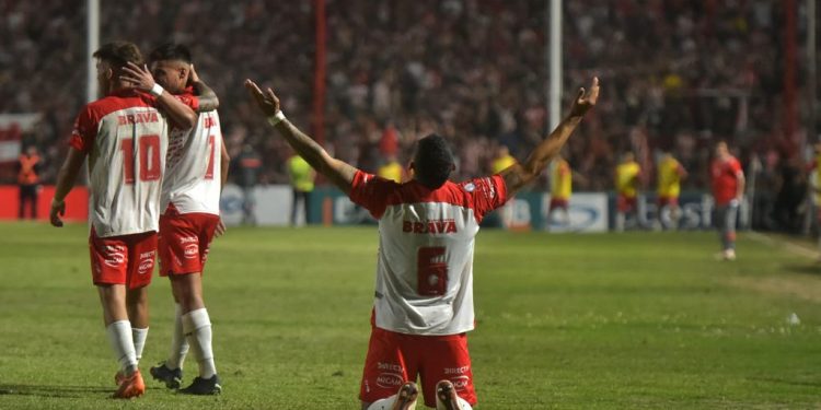 Instituto, con polémica, ascendió a la Primera División del fútbol argentino