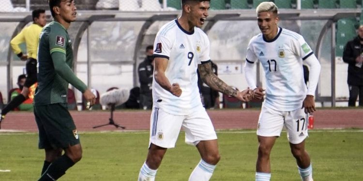 Joaquín Correa finalizó el amistoso de Argentina con una molestia