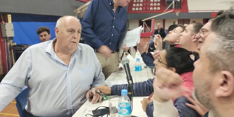 Spahn se fue entre insultos, «comparaciones» y la exigencia de un socio: «Tenes que invertir…»