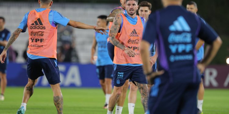 Lisandro Martínez y Palacios, los ausentes en el trabajo de Argentina