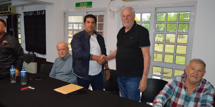Colón hizo oficial la continuidad de Marcelo Saralegui