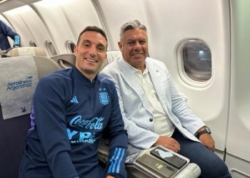Scaloni recortó la lista a 32 jugadores y partió a Qatar