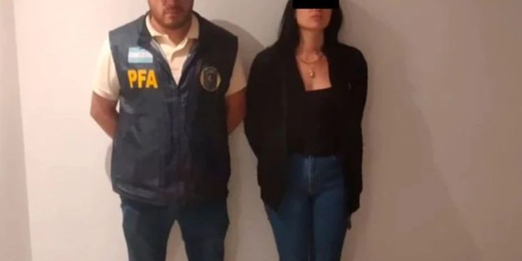 Detuvieron a una tarotista por estafar a un goleador surgido en Colón
