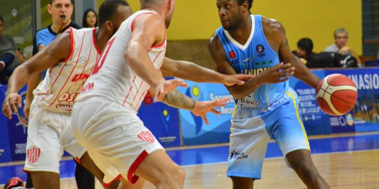 LNB: Unión volvió a perder de visitante