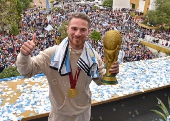«Es un orgullo para todos los argentinos», la palabra de Mac Allister una vez que llegó a La Pampa