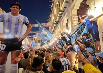 Por cuarta vez consecutiva, hubo banderazo argentino en Qatar