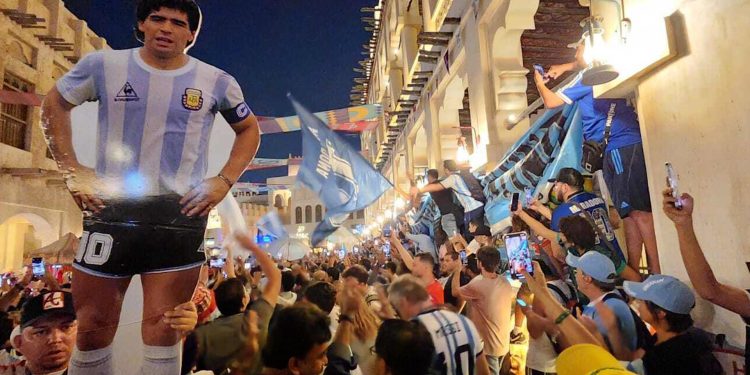 Por cuarta vez consecutiva, hubo banderazo argentino en Qatar