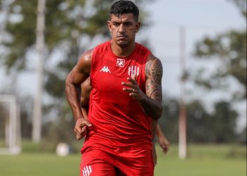 Polenta quiere quedarse en Unión, pero no puede por un tema económico