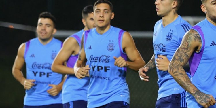 La Selección Argentina volvió a entrenar y Scaloni paró un equipo distinto