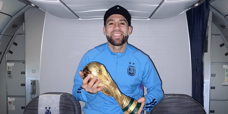 Otamendi estaría en la mira de dos equipos de La Liga de España