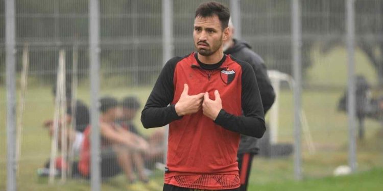 Lanús vendría a la carga por Juan Sánchez Miño
