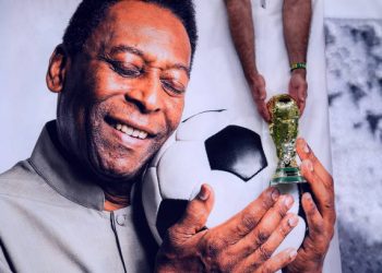 Pelé sigue luchando por su vida: tuvo COVID-19