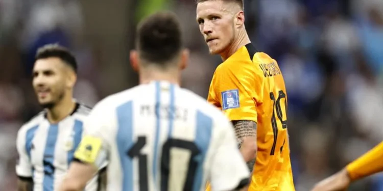Weghorst le respondió a Messi tras los dichos de «bobo»