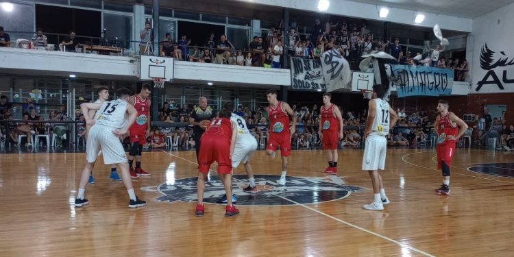 Almagro sacó ventaja en la primera final del Oficial