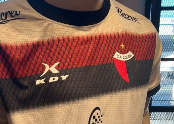 Te mostramos toda la nueva indumentaria deportiva de Colón para el 2023
