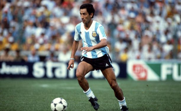 Osvaldo Ardiles adimitió que «Messi jugó como Maradona en el 86»