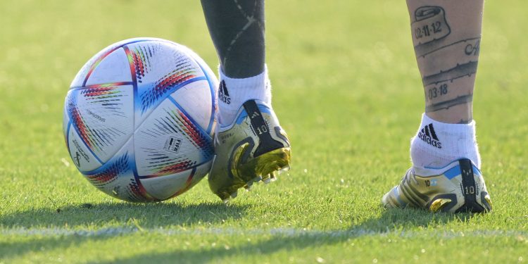 ¿Qué dicen y cuánto cuestan los botines dorados de Messi?