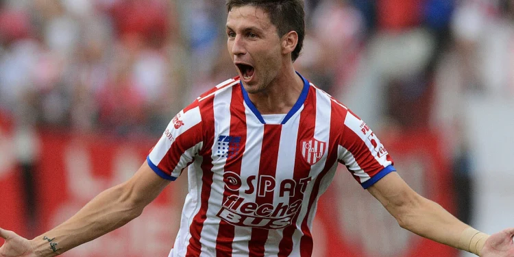 Unión apunta a Soldano pero un viejo conocido también lo quiere