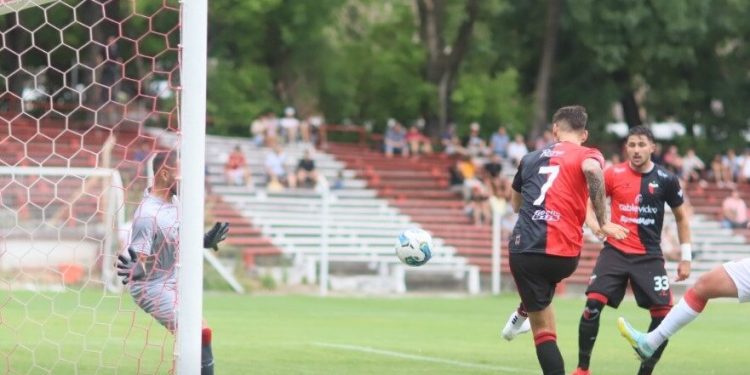 ¿Sale de memoria? El once de Colón para enfrentar a Instituto