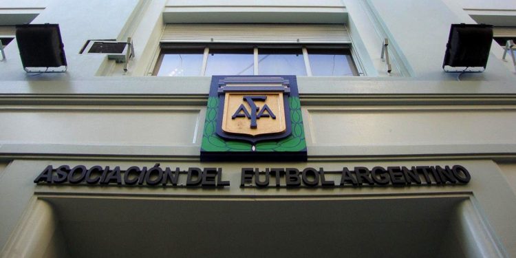 El mercado de pases estará abierto una semana más
