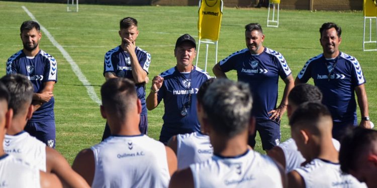 Tras su salida de Colón, Sciacqua comenzó su ciclo como DT de Quilmes